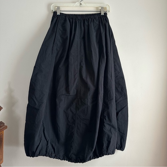 Zara • Nylon Balloon Bubble Midi Skirt in Black - Picture 1 of 7